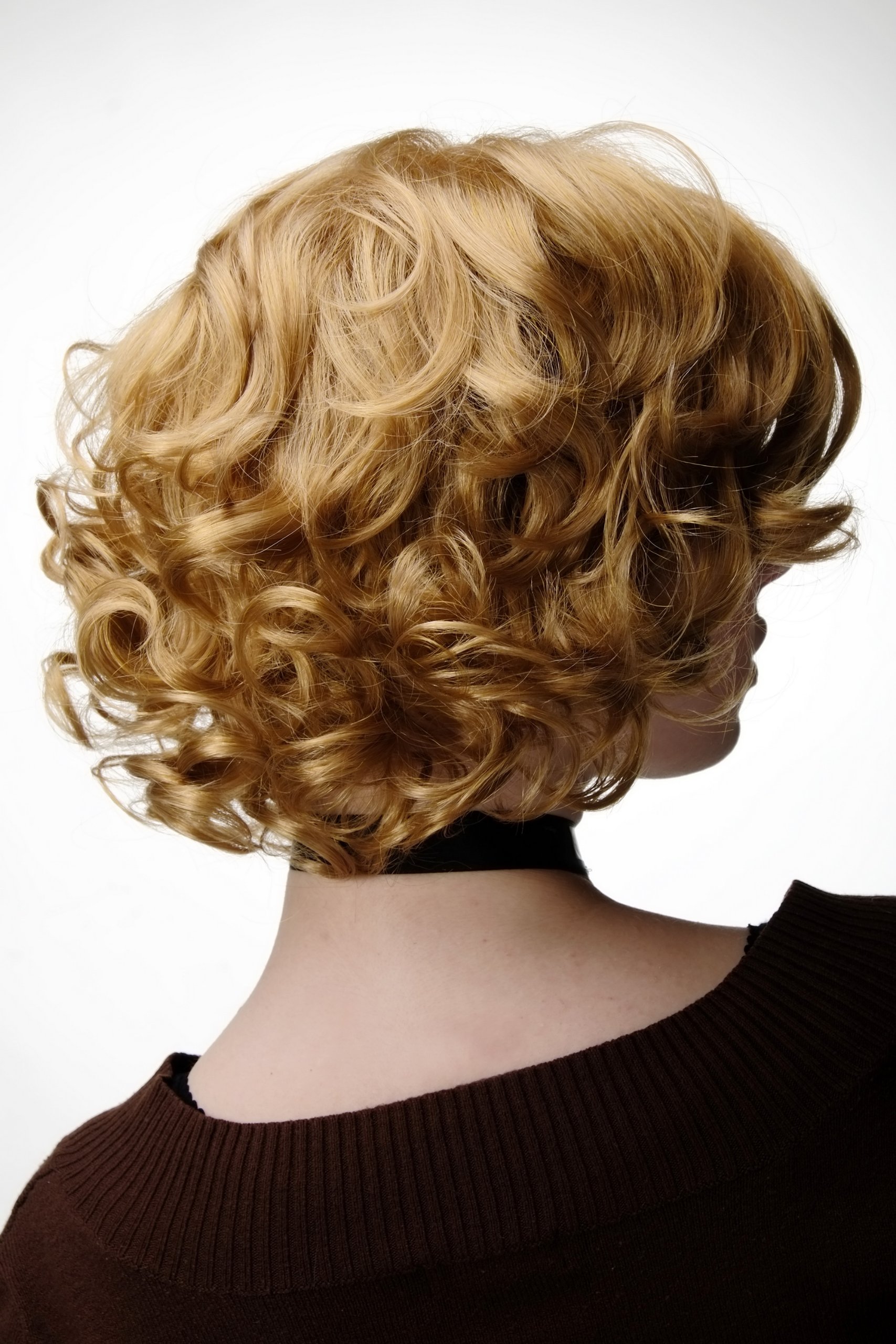 wig-me-up-gfw1690-124-damenper-cke-kurz-gelockt-toupiert-25-cm-dunkelblond image 4