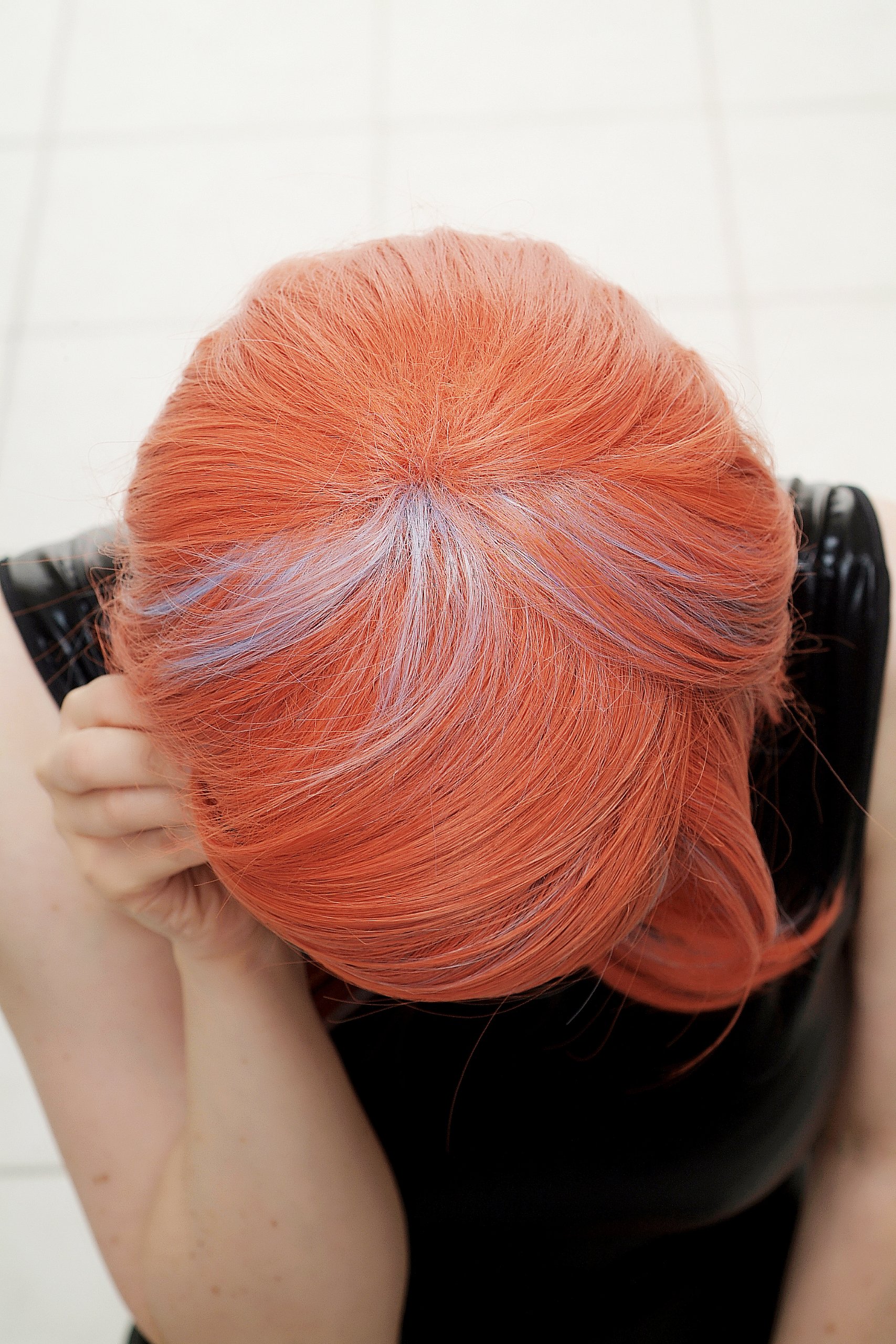 wig-me-up-h9001-t23-3-t4020-per-cke-schulterlang-rot-mit-cyan-str-hnen-50-cm image 4