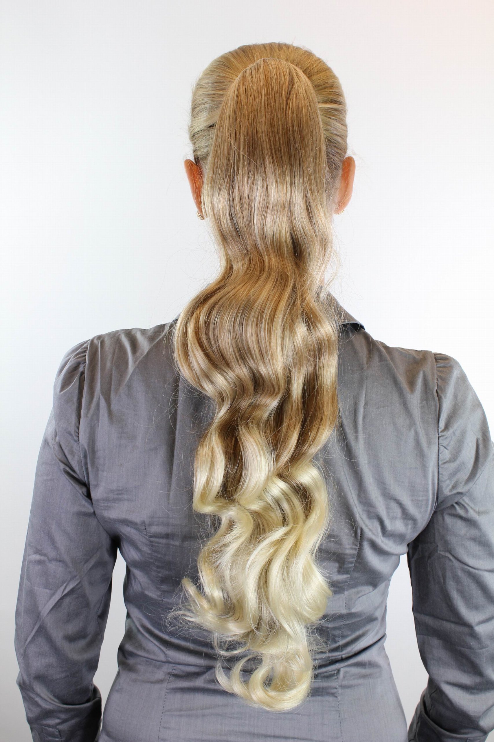 wig-me-up-dm21-27t613-haarteil-zopf-dunkelblond-platinblond-gewellt-60-cm image 1