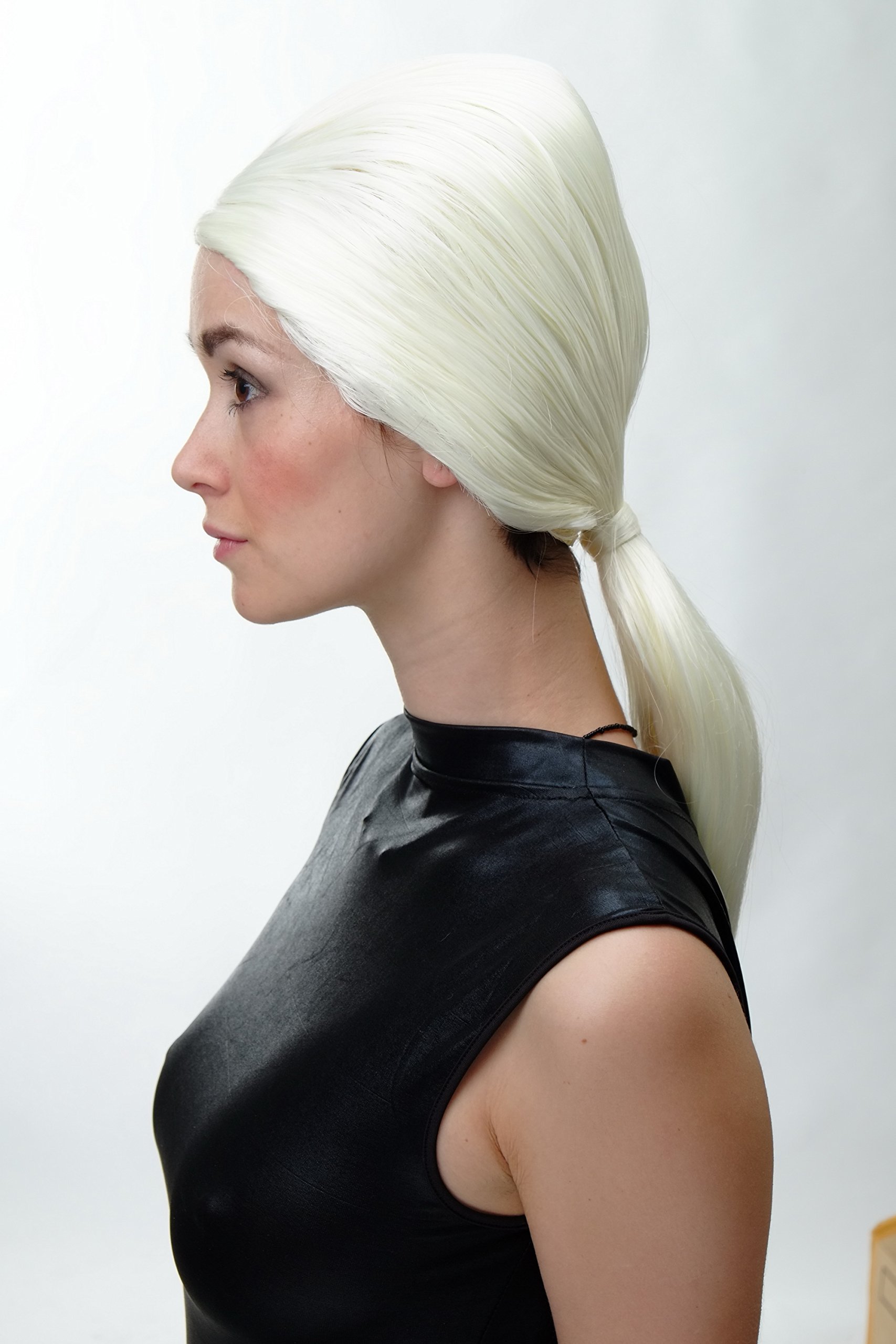 wig-me-up-gfw2206-613a-damenper-cke-beehive-turmfrisur-platinblond-mit-zopf image 3