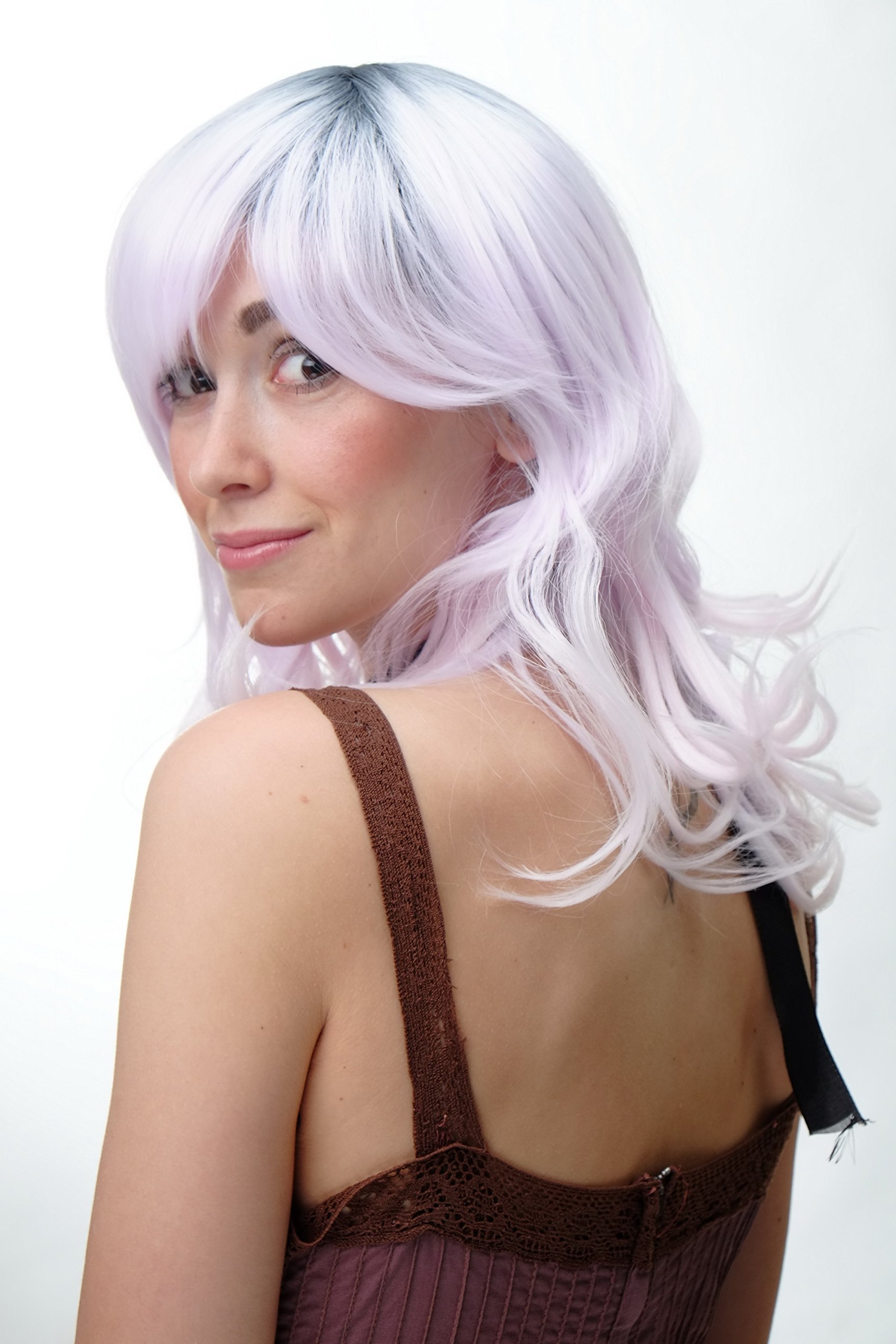 wig-me-up-yzf-7325-1001-damen-cosplay-per-cke-rosa-grau-locken-45-cm image 5