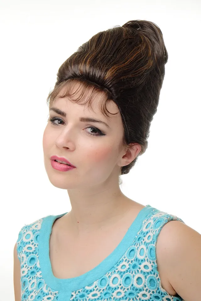 wig-me-up-gfw2189-beehive-dutt-per-cke-braun-mit-blonden-highlights-retro image 1