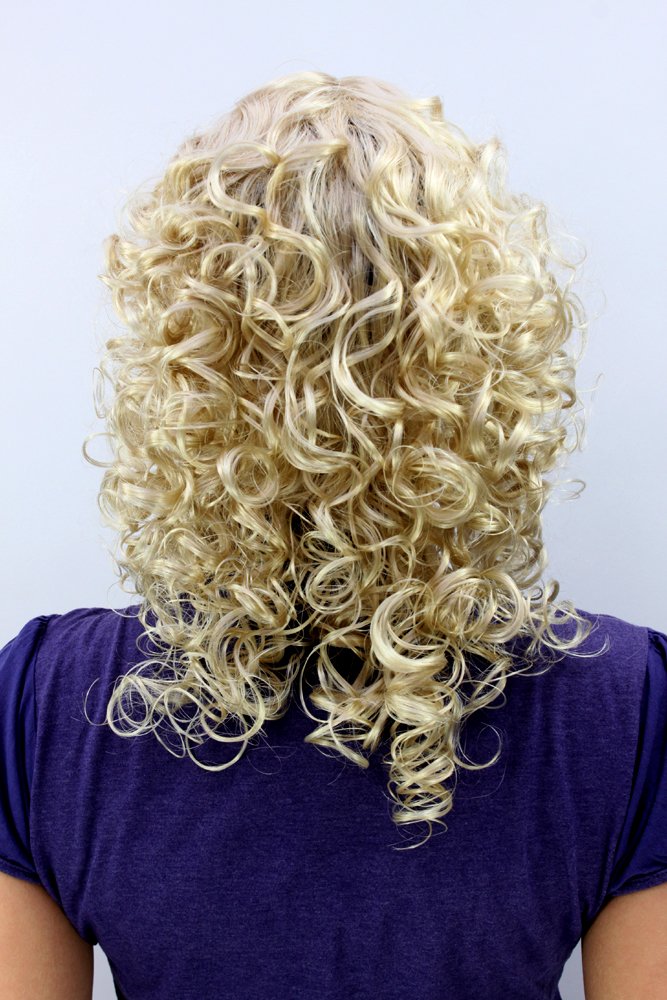wig-me-up-mc008-202-per-cke-hellblond-lockig-halblang-mit-pony image 4