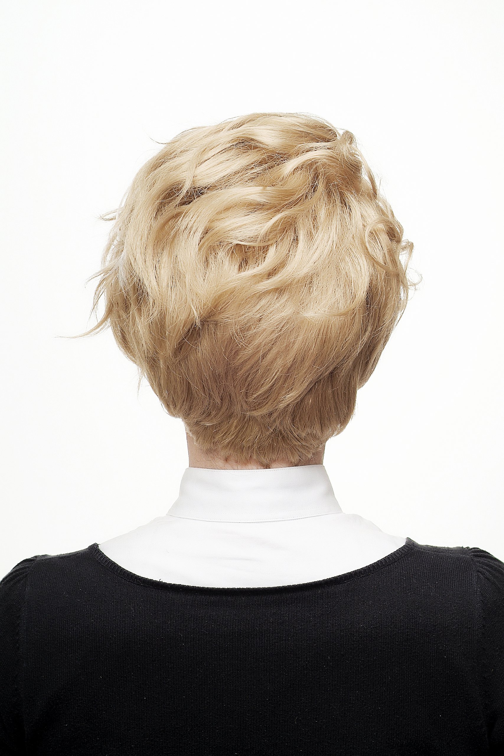 wig-me-up-1264-damenper-cke-kurz-gewellt-volumin-s-blond-gestr-hnt-30-cm image 3