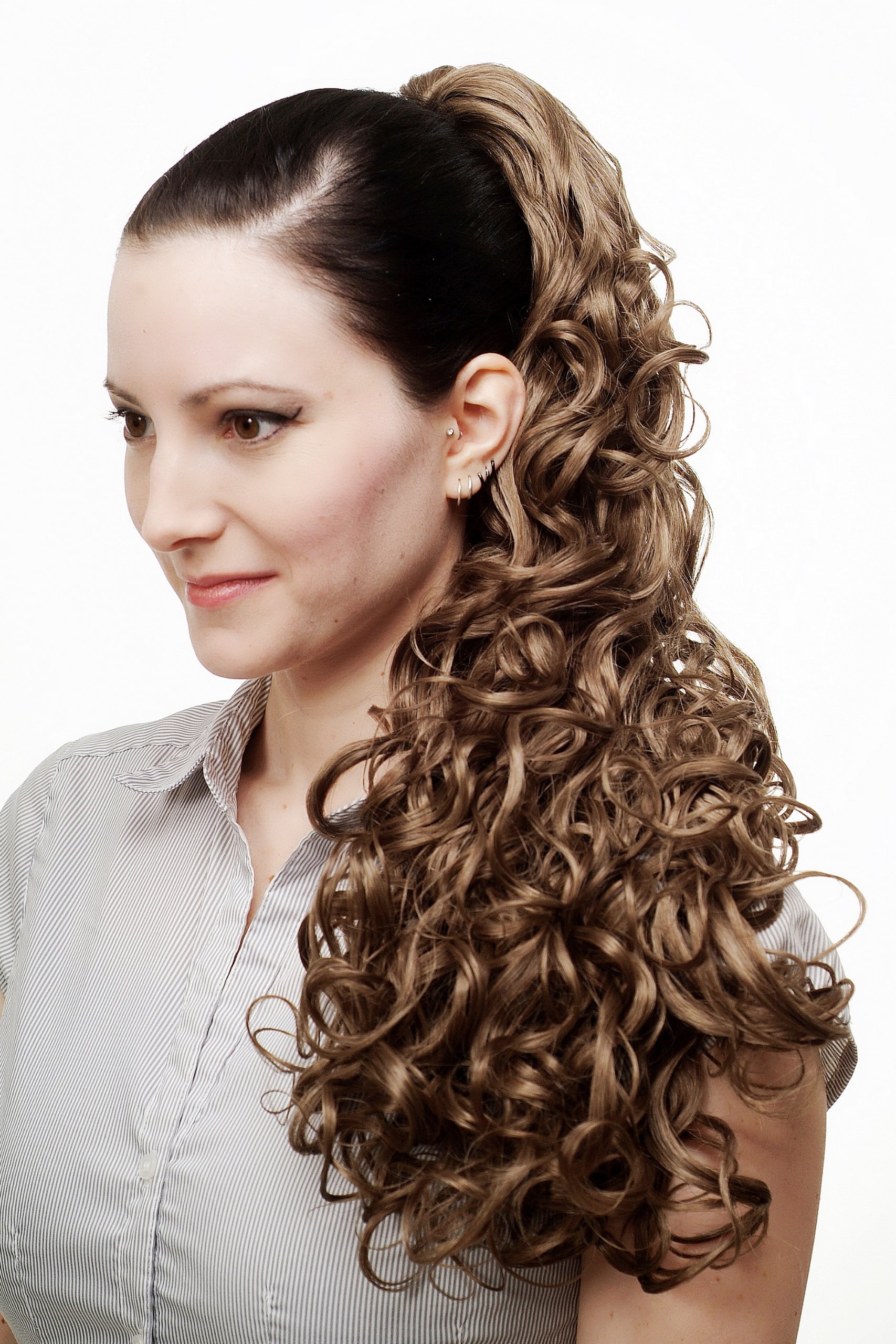 wig-me-up-n310-14-pferdeschwanz-haarteil-lockig-60-cm-dunkles-aschblond image 3
