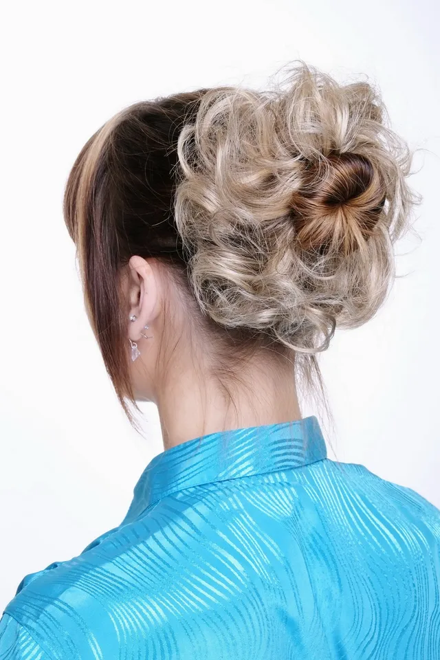 wig-me-up-haarteil-scrunchie-pferdeschwanz-dunkelblond-gestr-hnt-paola-18-26b image 1