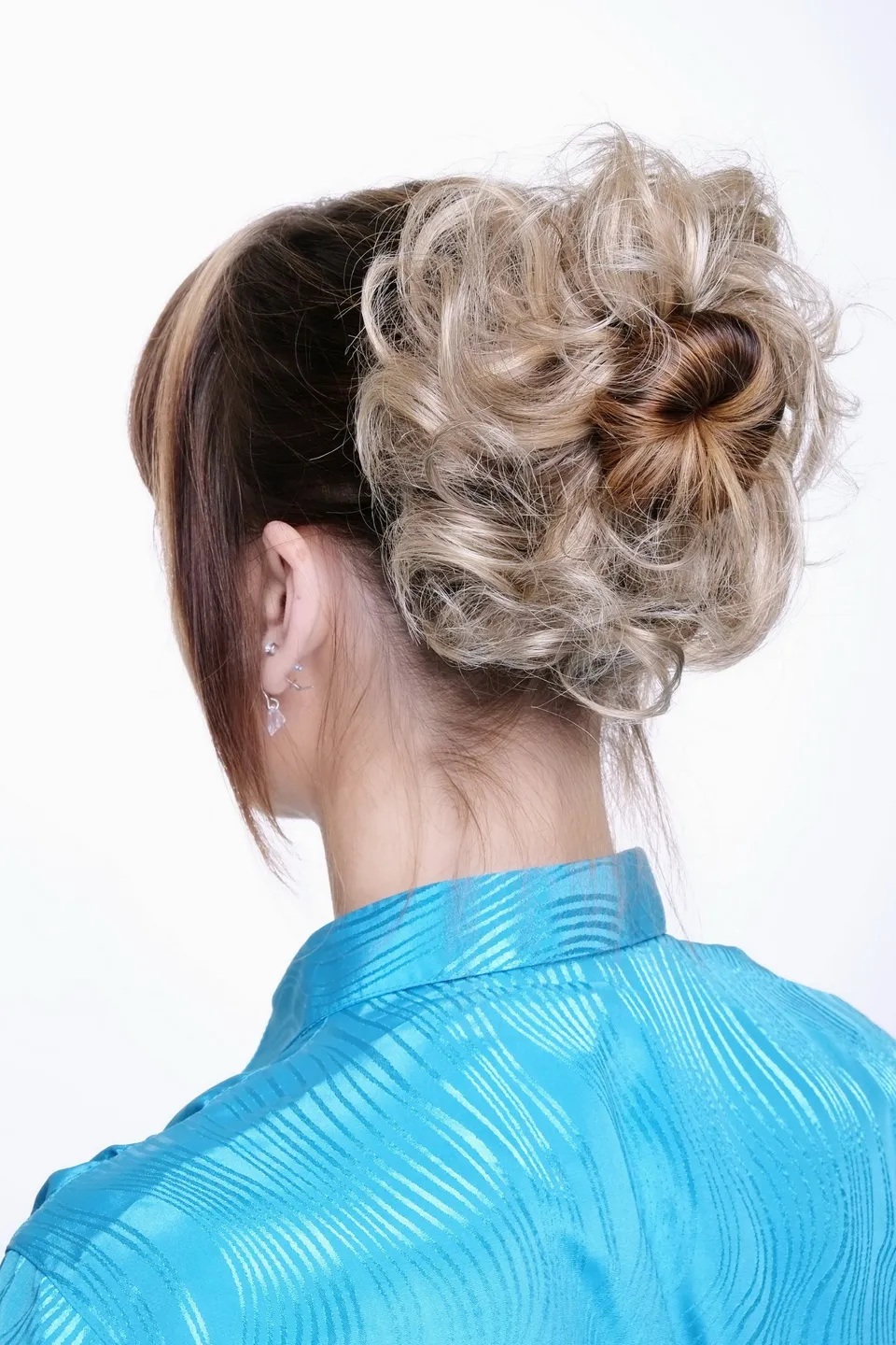wig-me-up-haarteil-scrunchie-pferdeschwanz-dunkelblond-gestr-hnt-paola-18-26b image 1