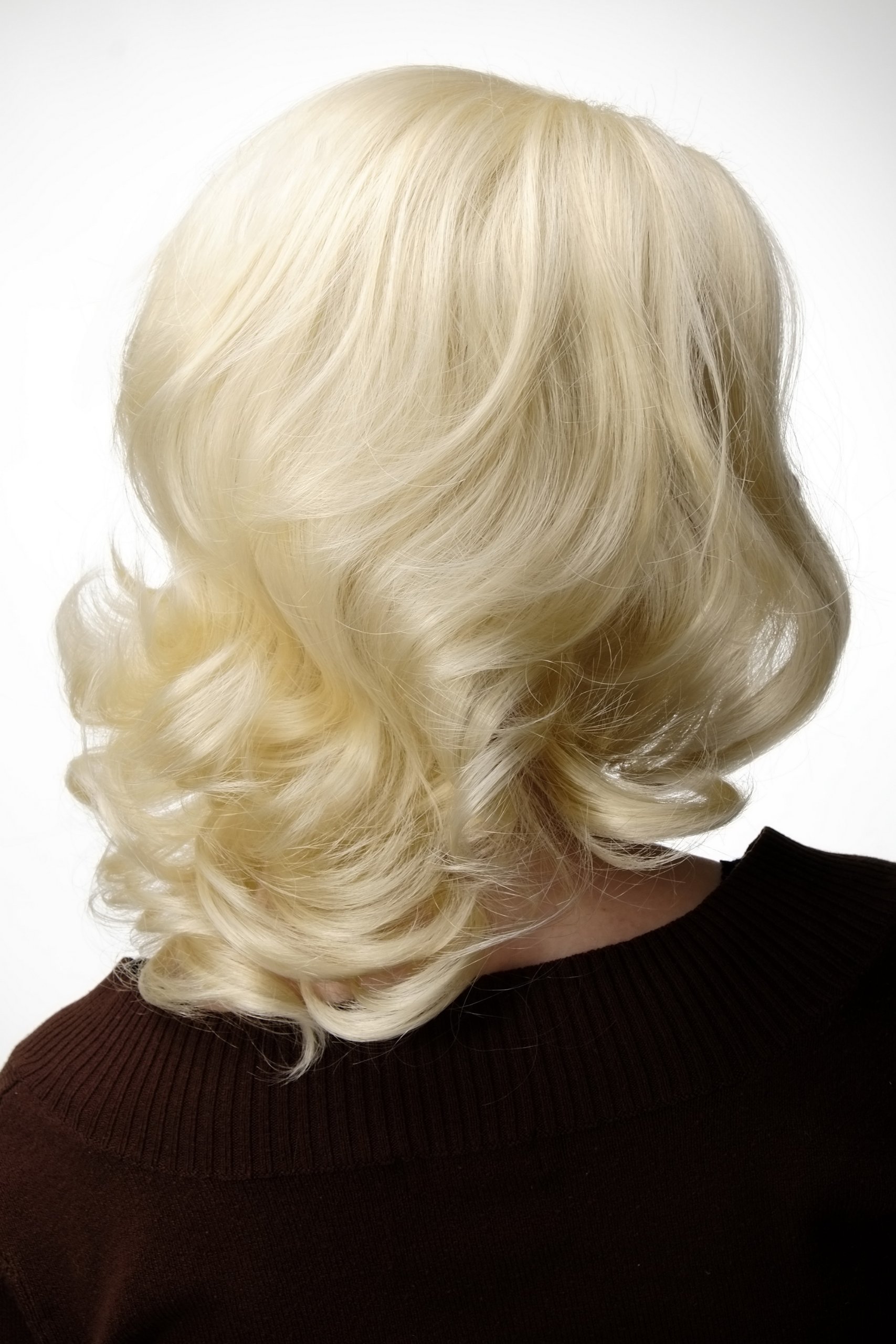 wig-me-up-gfw1644-613-damenper-cke-hellblond-mittelscheitel-35-cm image 4