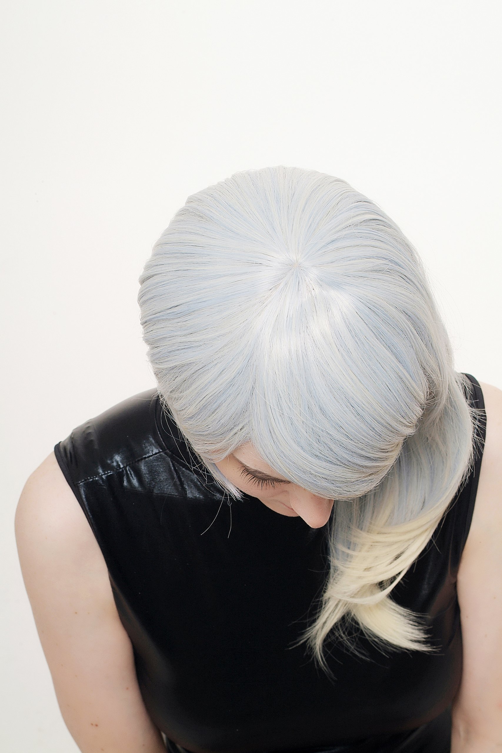 wig-me-up-cosplay-per-cke-lang-glatt-cyan-platinblond-sa071-t4020-t613 image 5