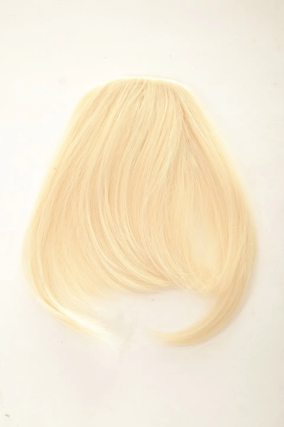 wig-me-up-clip-in-pony-yzf-w1030-613-platinblond-mit-seitenstr-hnen-18cm image 1