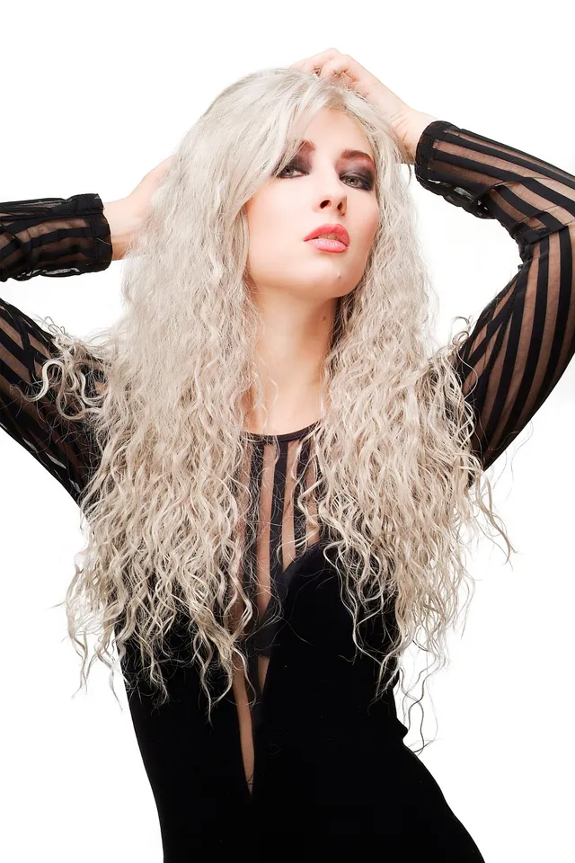 wig-me-up-damenper-cke-hexe-tywl017ak-101-sehr-lang-grau-gelockt-70-cm image 1